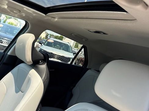 New 2026 Kia Niro EX FWD image 16
