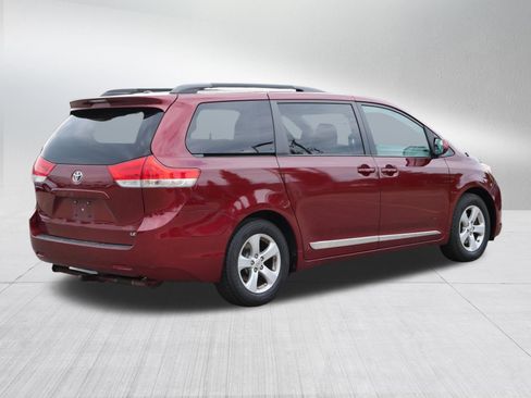 Used 2011 Toyota Sienna LE w/ Towing Pkg FWD image 7