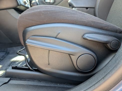 Used 2020 Jeep Cherokee Latitude w/ Cold Weather Group AWD/4WD image 25