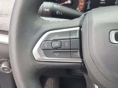 Used 2025 Jeep Compass Latitude w/ Sun & Sound Group AWD/4WD image 20