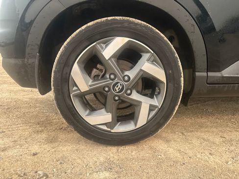 Used 2023 Hyundai Venue SEL FWD image 17