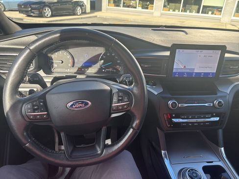 Used 2020 Ford Explorer XLT w/ Equipment Group 202A image 11