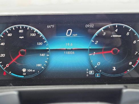 Used 2020 Mercedes-Benz GLB 250 w/ Premium Package image 13