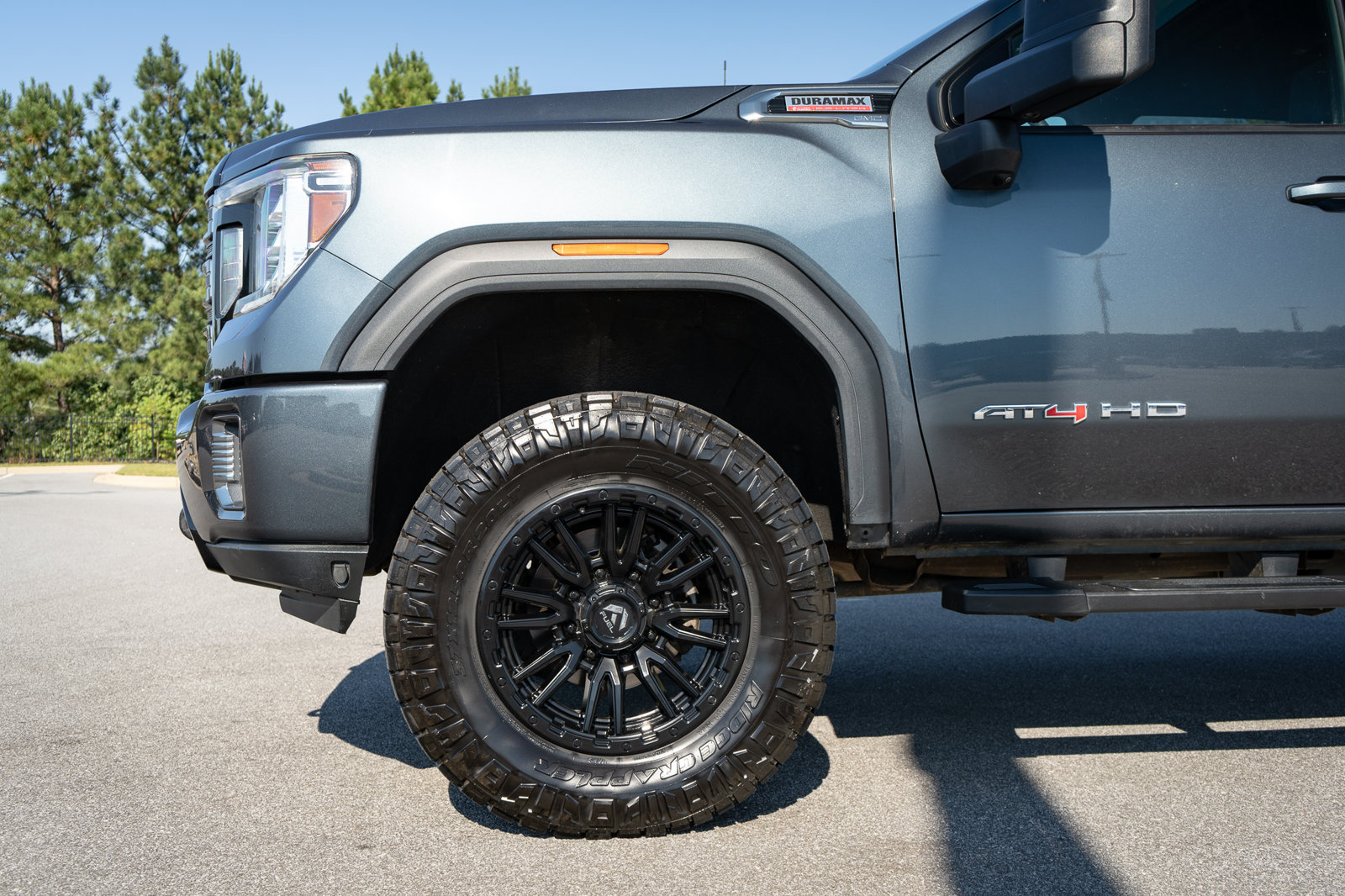 Used 2020 GMC Sierra 2500 AT4 w/ AT4 Premium Package AWD/4WD image 4