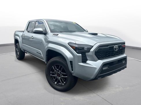 Used 2024 Toyota Tacoma TRD Sport AWD/4WD image 4