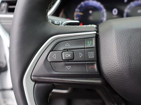 Used 2023 Jeep Grand Cherokee Altitude AWD/4WD image 15