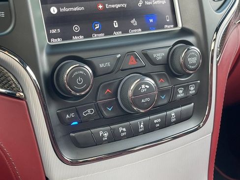Used 2018 Jeep Grand Cherokee Trackhawk AWD/4WD image 24
