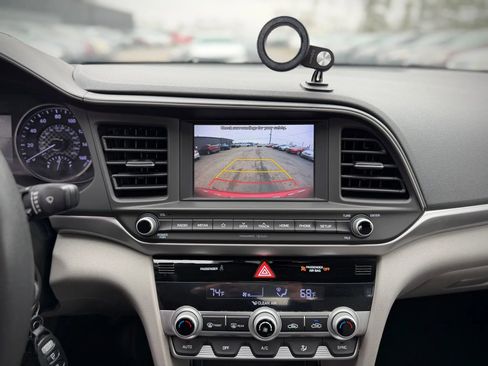 Used 2020 Hyundai Elantra SEL FWD image 17