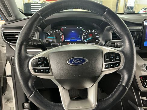 Used 2022 Ford Explorer XLT w/ Equipment Group 202A AWD/4WD image 9