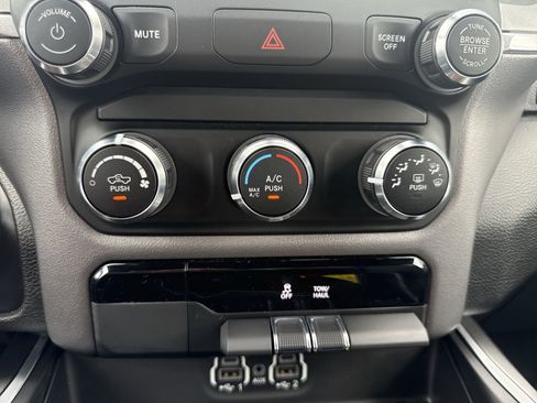 Used 2021 RAM 1500 Big Horn RWD image 18
