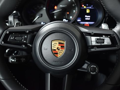Used 2026 Porsche Macan AWD/4WD image 19