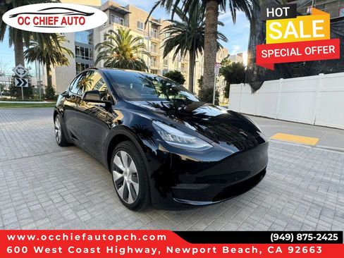 Used 2025 Tesla Model Y Long Range RWD image 1