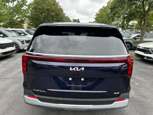 New 2026 Kia Carnival LXS image 6