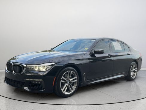 Used 2018 BMW 740i RWD image 5