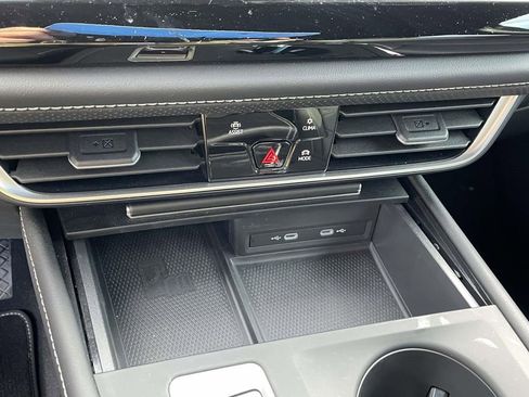 Used 2024 Volkswagen Atlas Cross Sport SE image 26