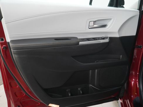 Used 2025 Toyota Sienna XSE FWD image 21