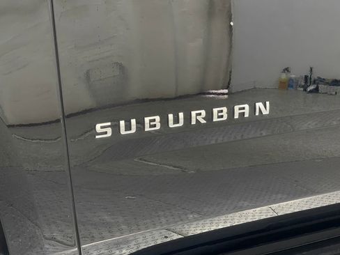 Used 2017 Chevrolet Suburban LT image 41