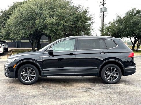 Certified 2024 Volkswagen Tiguan SE image 5