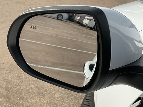 Used 2025 Buick Encore GX Preferred image 11