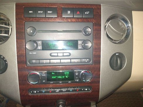 Used 2014 Ford Expedition EL XLT w/ Equipment Group 202A AWD/4WD image 12