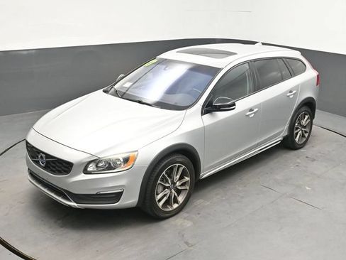 Used 2017 Volvo V60 T5 Cross Country w/ Convenience Package AWD/4WD image 25