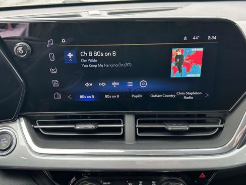 Used 2025 Chevrolet Trax LT w/ LT Convenience Package image 23