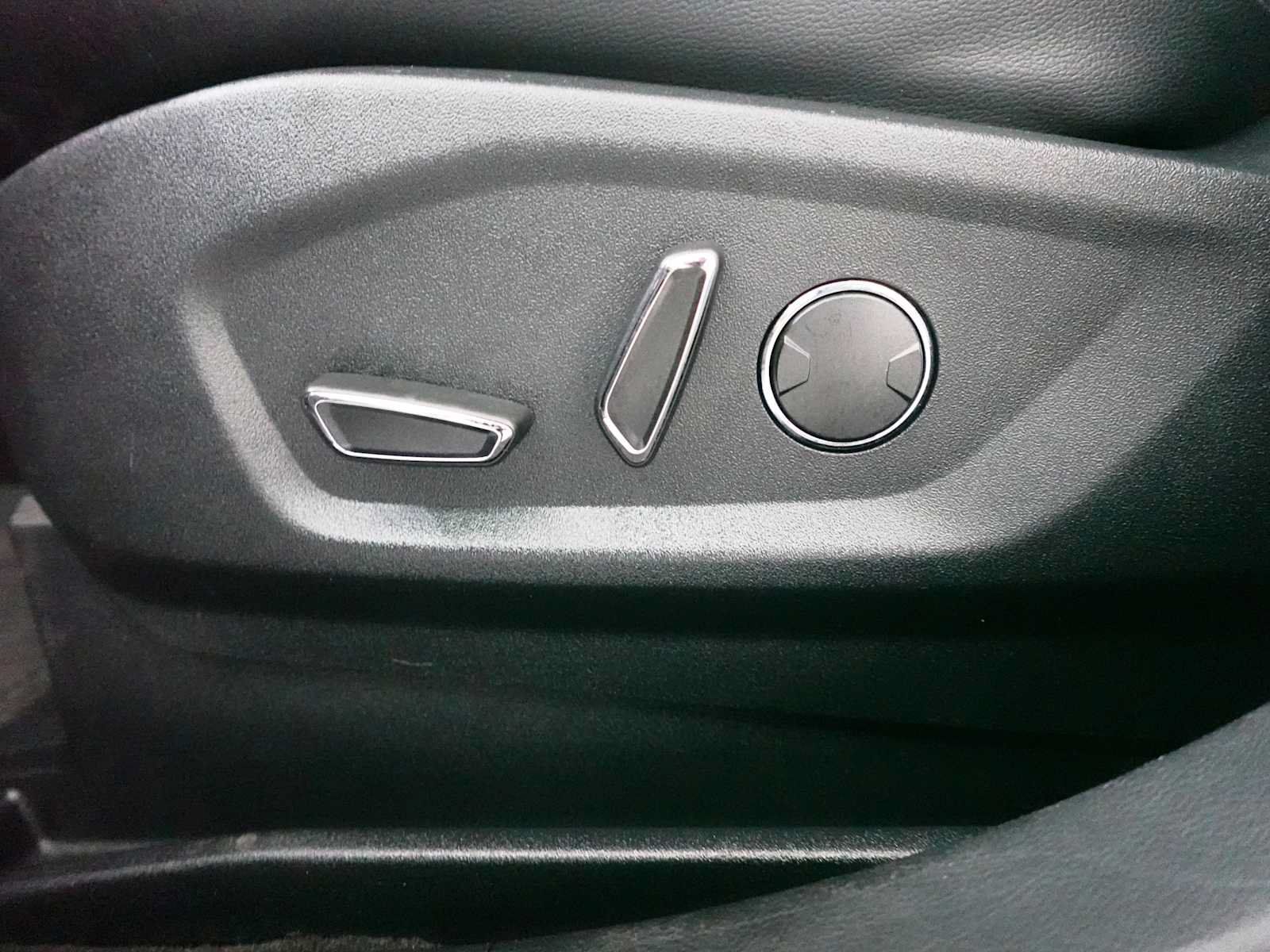 Used 2019 Ford Edge SEL w/ Equipment Group 201A AWD/4WD image 14