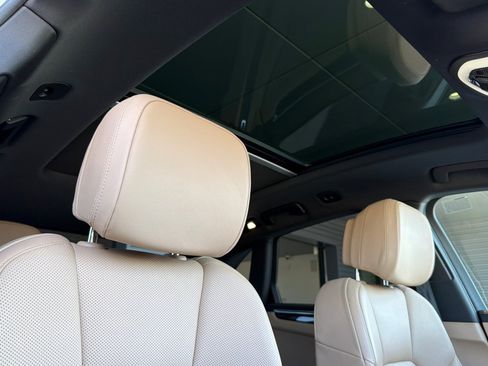 Certified 2022 Porsche Macan AWD/4WD image 17