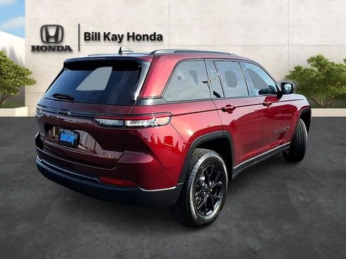 Used 2024 Jeep Grand Cherokee Altitude AWD/4WD image 3