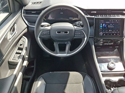 Used 2024 Jeep Grand Cherokee Altitude AWD/4WD image 27