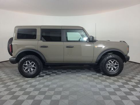 Used 2025 Ford Bronco Badlands image 2