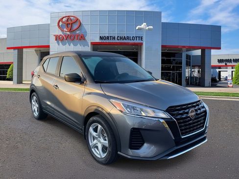 Used 2025 Nissan Kicks Play S image 3