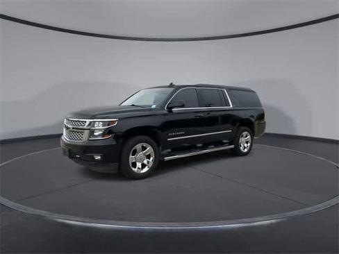 Used 2017 Chevrolet Suburban LT w/ LT Signature Package image 4