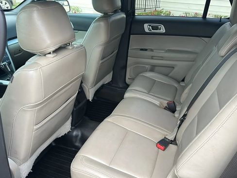 Used 2013 Ford Explorer XLT image 11