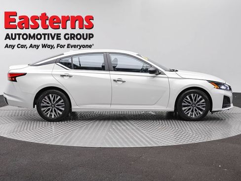Used 2025 Nissan Altima 2.5 SV FWD image 4