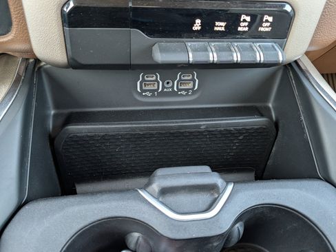 Used 2020 RAM 1500 Laramie AWD/4WD image 34