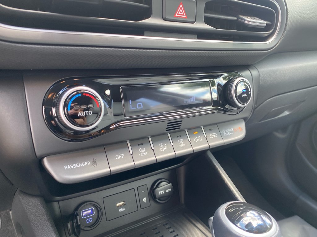 Used 2022 Hyundai Kona Limited FWD image 17