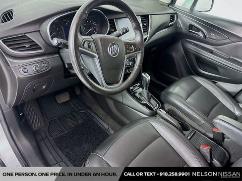 Used 2017 Buick Encore Essence FWD image 9