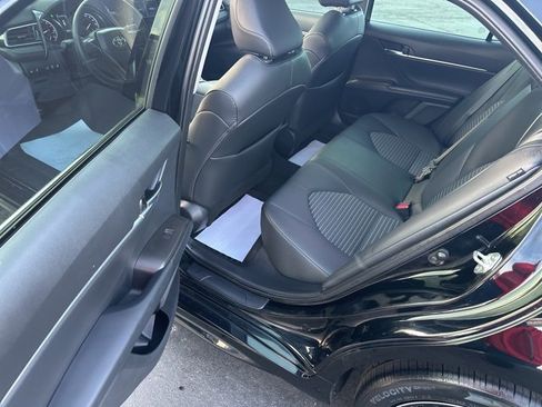 Used 2022 Toyota Camry SE image 16