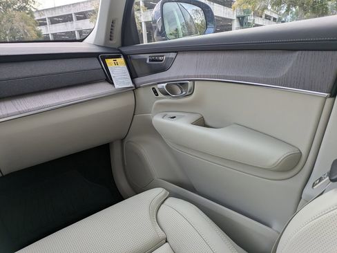 New 2026 Volvo XC90 T8 Ultra w/ Protection Package Premier AWD/4WD image 22