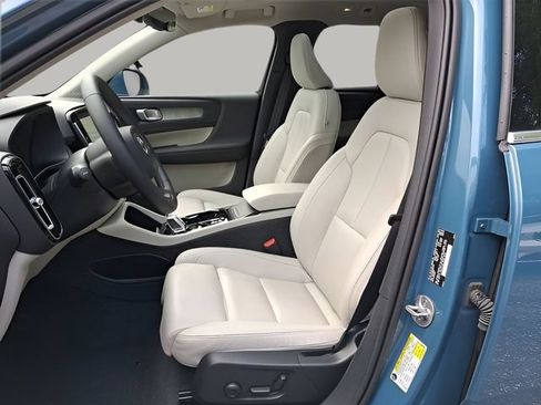 Certified 2024 Volvo XC40 B5 Ultimate w/ Protection Package Premier AWD/4WD image 9