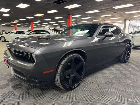 Used 2020 Dodge Challenger SXT image 6