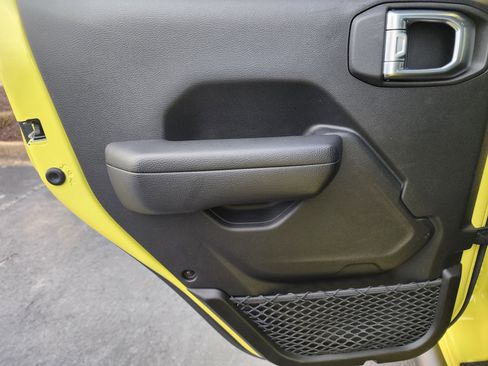 Used 2023 Jeep Gladiator Rubicon w/ LED Lighting Group image 16