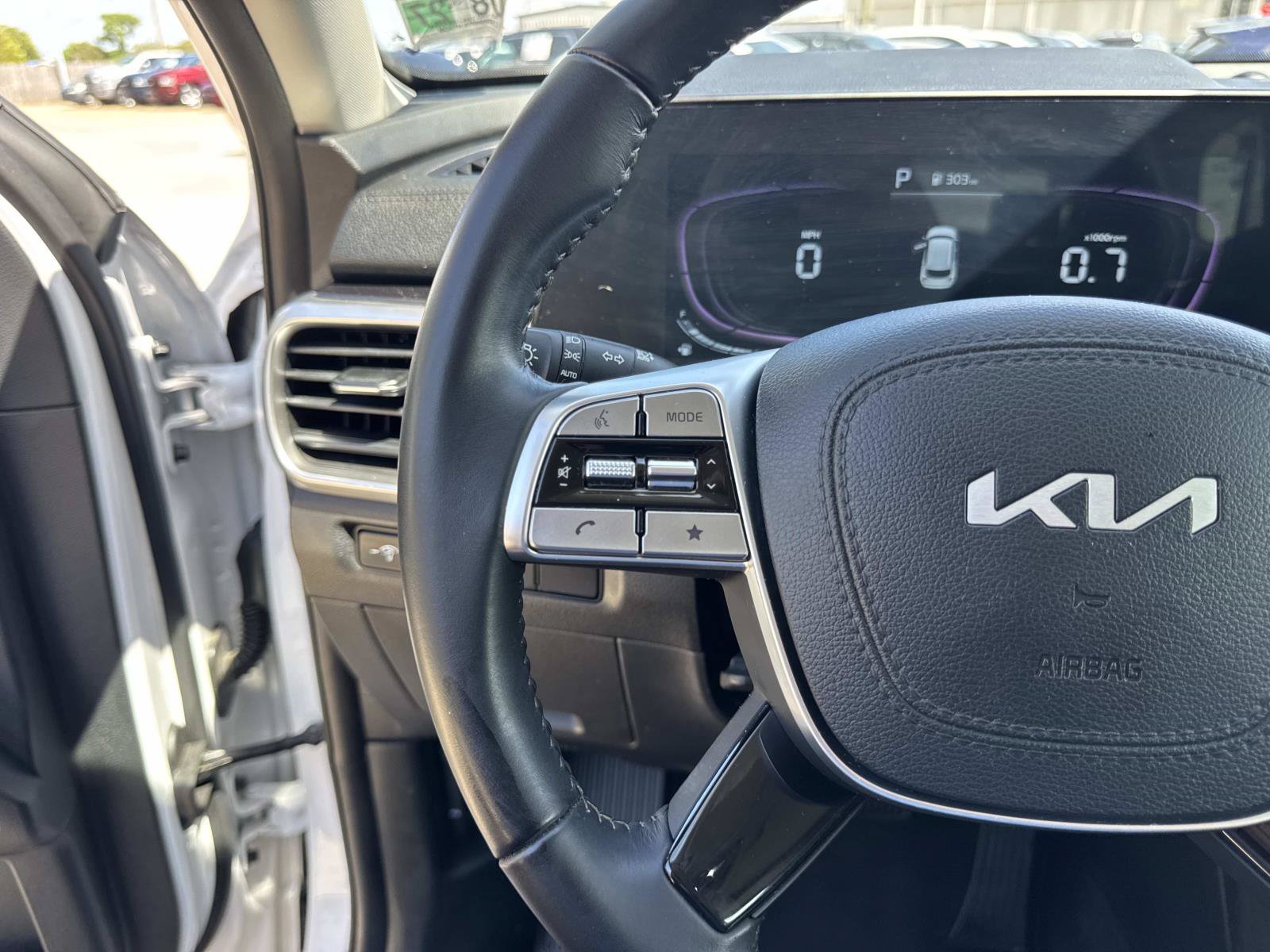 Used 2024 Kia Telluride S w/ S Sunroof Package FWD image 23
