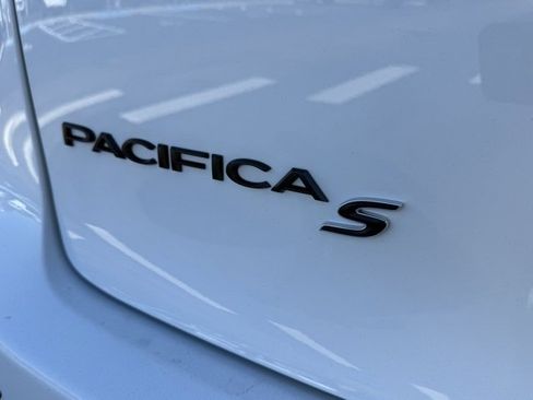 New 2026 Chrysler Pacifica Limited w/ S Appearance Package image 9