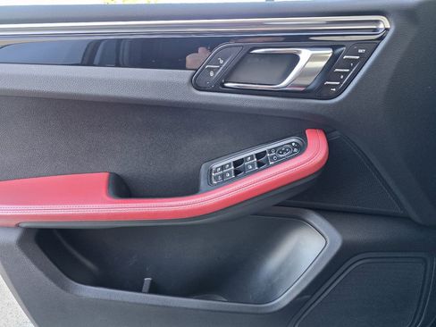 Used 2018 Porsche Macan image 19