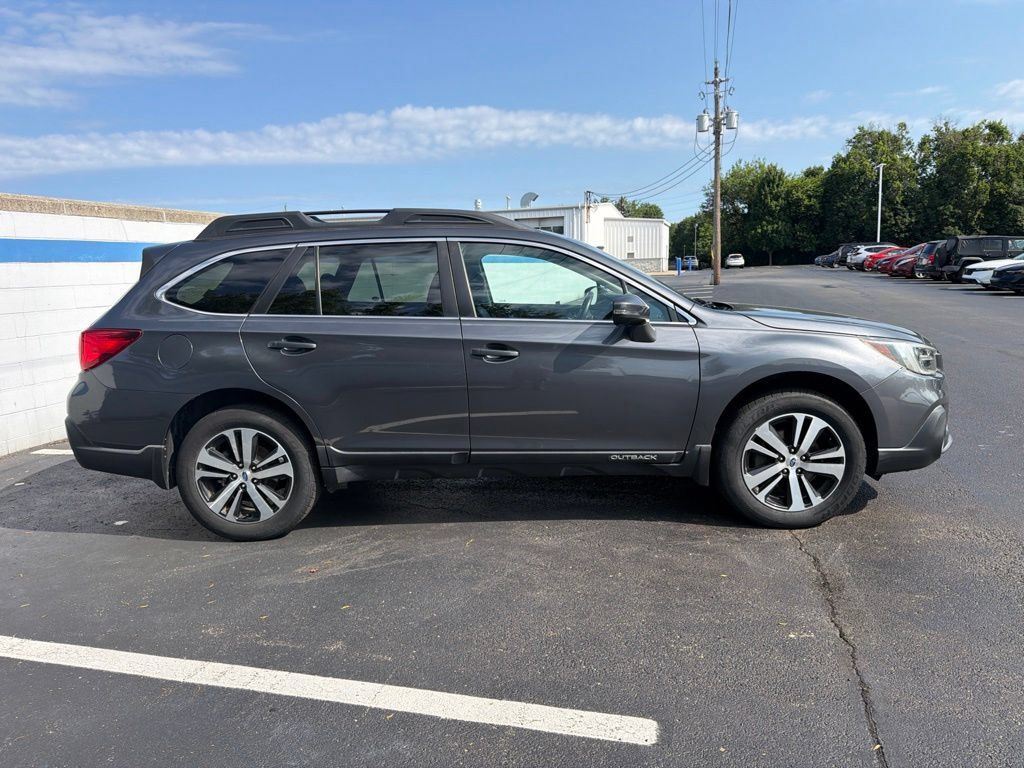 Used 2018 Subaru Outback 3.6R Limited AWD/4WD image 6