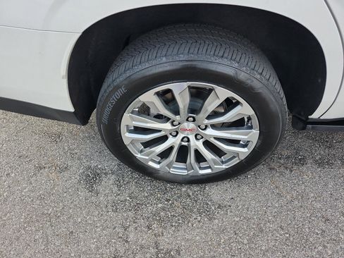 Certified 2023 GMC Yukon Denali image 6