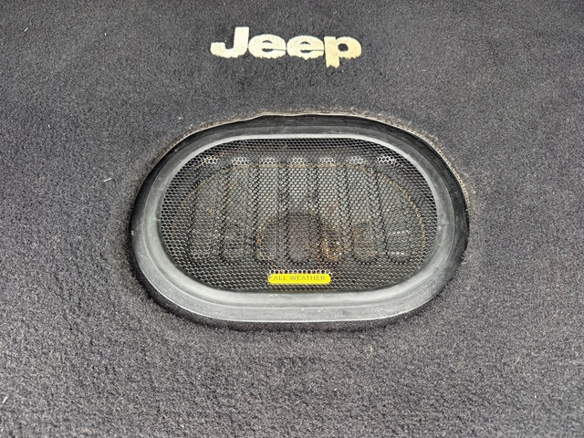 Used 2017 Jeep Wrangler Unlimited Sahara w/ Connectivity Group AWD/4WD image 16