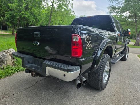 Used 2013 Ford F250 XLT w/ Chrome Pkg AWD/4WD image 4